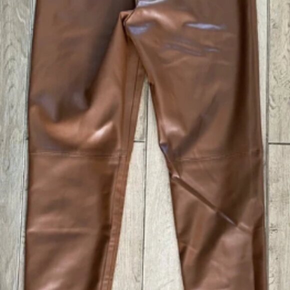 Pantalon en simili cuir Zara/ Pants – Chic Meets Confidence - Picture 4 of 9